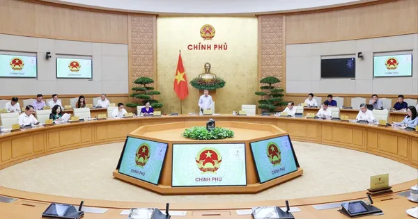 Thủ tướng: Khẩn trương hoàn thiện các dự án luật, nghị quyết trình Quốc hội