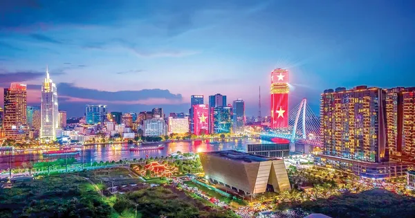 Ánh sáng độc lập soi đường cho khát vọng tự cường