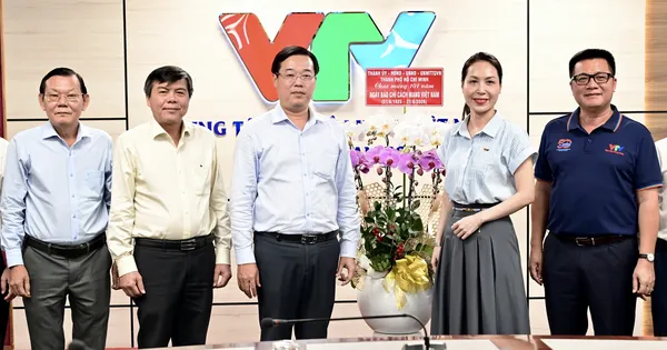 Lãnh đạo Thành ủy TPHCM thăm, chúc mừng các cơ quan báo chí