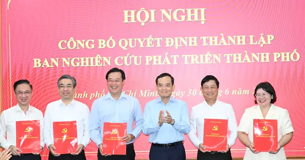 Công bố quyết định thành lập Ban Nghiên cứu phát triển TPHCM