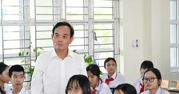 Lãnh đạo TPHCM trao tặng phòng học số cho các trường học ở đặc khu Côn Đảo