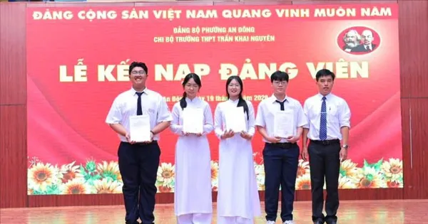 4 học sinh ưu tú được kết nạp Đảng