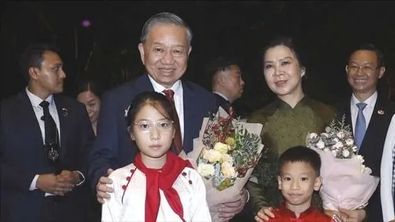 Tổng Bí thư, Chủ tịch nước Tô Lâm và Phu nhân bắt đầu thăm cấp Nhà nước Cộng hòa Singapore