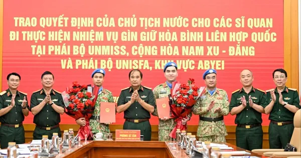 Trao quyết định cho 2 sĩ quan thực hiện nhiệm vụ gìn giữ hòa bình Liên hợp quốc