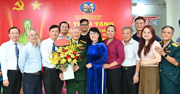 TPHCM: Gần 24.100 đảng viên nhận Huy hiệu Đảng đợt ngày 2-9-2026