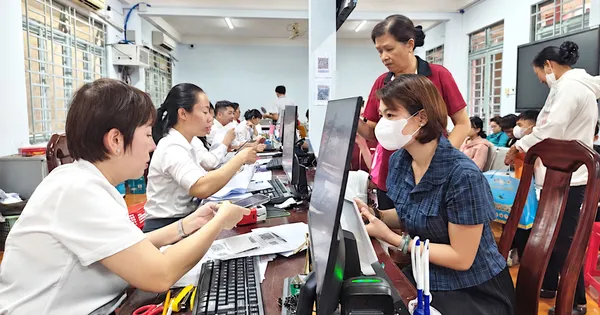 Cán bộ cơ sở tiến một bước, người dân đỡ cả hành trình