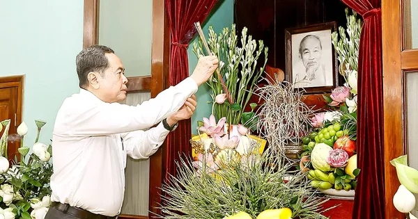 Lãnh đạo Đảng, Nhà nước dâng hương tưởng nhớ Chủ tịch Hồ Chí Minh