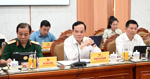 Bí thư Thành ủy TPHCM Trần Lưu Quang làm việc với Quân khu 7