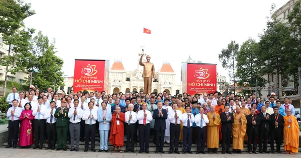 Lãnh đạo Đảng, Nhà nước và TPHCM dâng hoa tưởng nhớ Chủ tịch Hồ Chí Minh