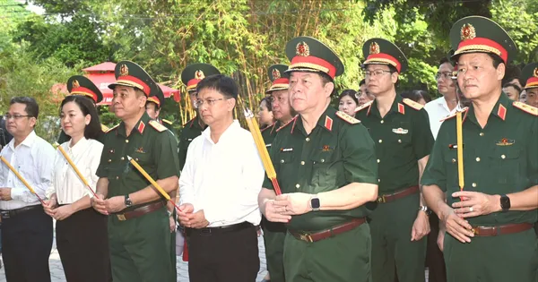 Đại tướng Nguyễn Trọng Nghĩa dâng hương tưởng niệm cố Tổng Bí thư Trần Phú và các Anh hùng liệt sĩ