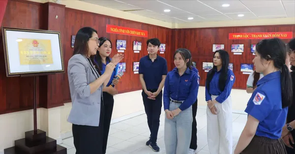 Sát thực tiễn và làm chủ không gian mạng