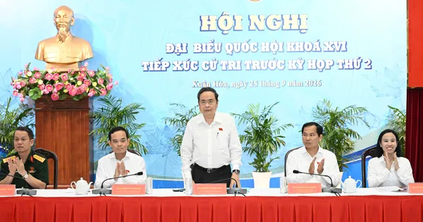 Chủ tịch Quốc hội Trần Thanh Mẫn tiếp xúc cử tri tại TPHCM