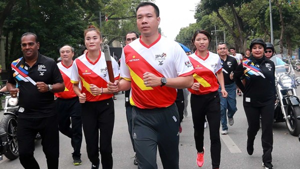 Đông đảo VĐV Việt Nam chạy hưởng ứng SEA Games 2017