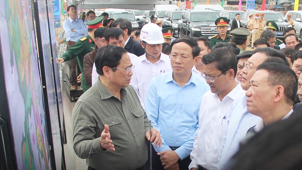 Thủ tướng khảo sát sân bay, khánh thành đường biển ở Bình Định