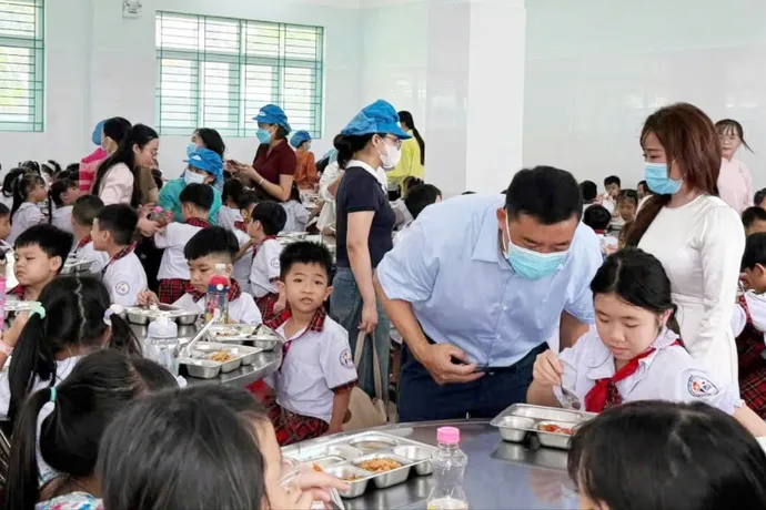 Lách quy định để thu quỹ trường, quỹ lớp