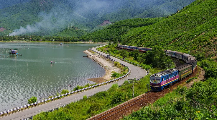 Tàu Thống Nhất lên đỉnh bảng tuyến tàu hỏa đẹp nhất thế giới