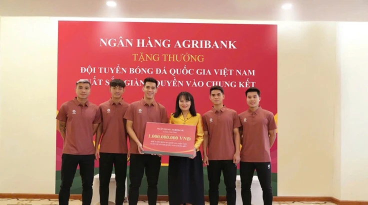 Agribank tặng thưởng 1 tỷ đồng cho Đội tuyển bóng đá Việt Nam