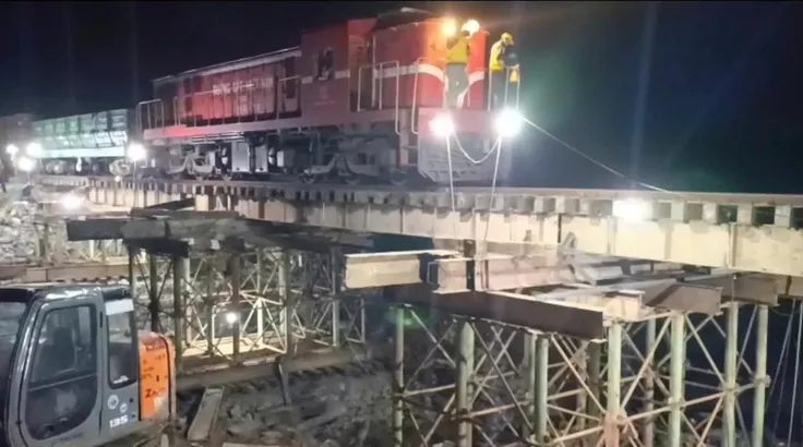 Đường sắt Bắc-Nam thông tuyến sau 4 ngày bị chia cắt do bão số 13