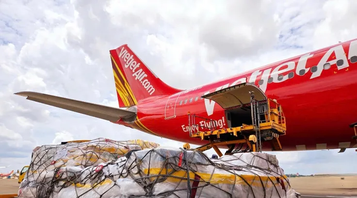Vietjet miễn phí đổi chuyến cho hành khách bị ảnh hưởng mưa lũ miền Trung
