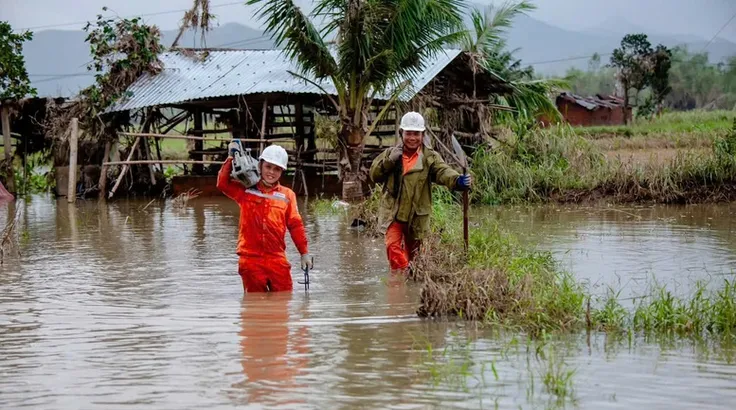 EVNCPC cơ bản khôi phục lưới điện sau mưa lũ tại miền Trung.