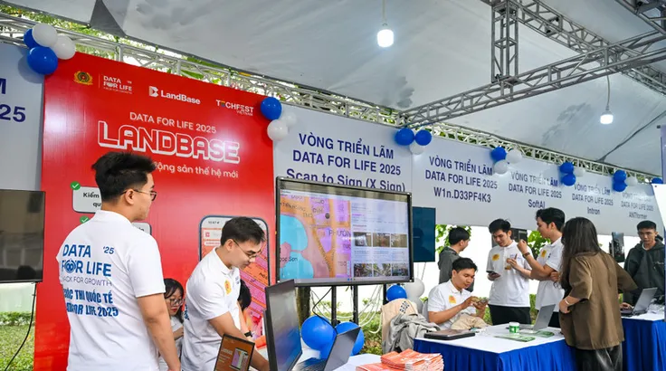 Techfest Việt Nam 2025 khu vực phố đi bộ Hồ Gươm. (Ảnh: Vietnam+) 