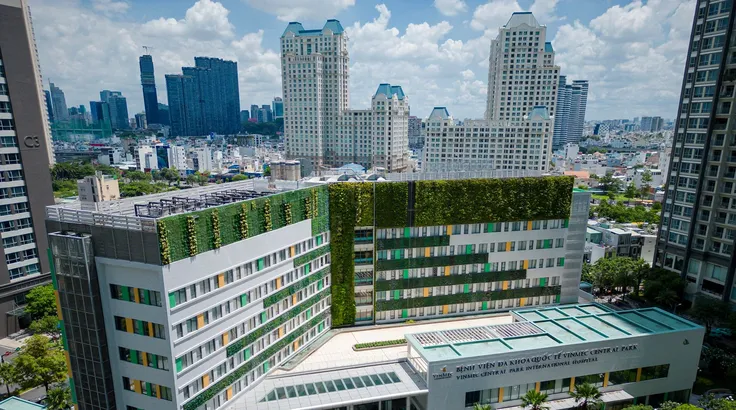 Vinmec Central Park được xây dựng trên khuôn viên rộng rãi với tổng số vốn đầu tư 1.200 tỷ đồng.