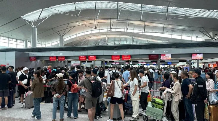 Cao điểm Tết Dương lịch sân bay Tân Sơn Nhất đón 131.000 khách mỗi ngày