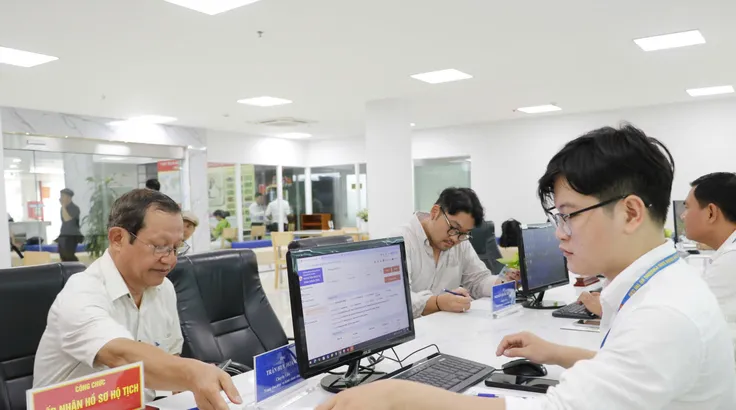 Công chức tích cực, người dân hài lòng