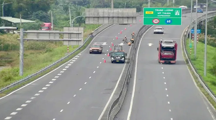 Chóp nón cảnh báo đặt sẵn giúp làm giảm tai nạn trên cao tốc