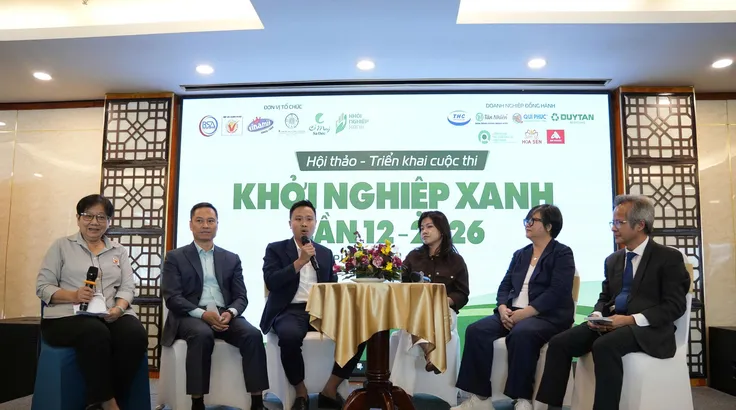 Các chuyên gia chia sẻ tại hội thảo 
