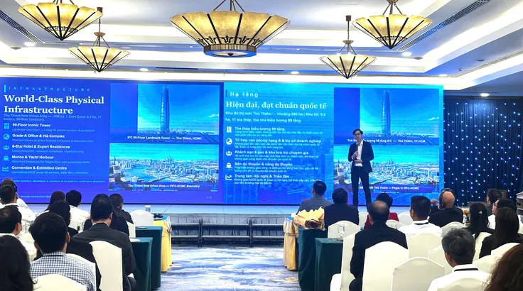 PGS.TS Nguyễn Hữu Huân, Phó Chủ tịch Cơ quan điều hành VIFC-HCMC chia sẻ tại hội nghị. 