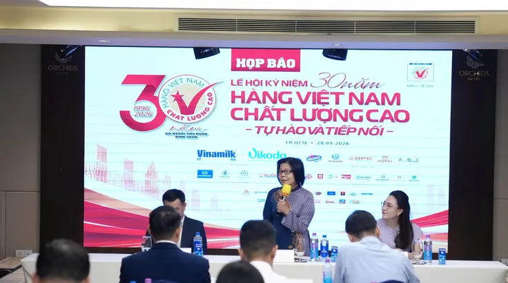 Bà Vũ Kim Hạnh phát biểu tại chương trình họp báo