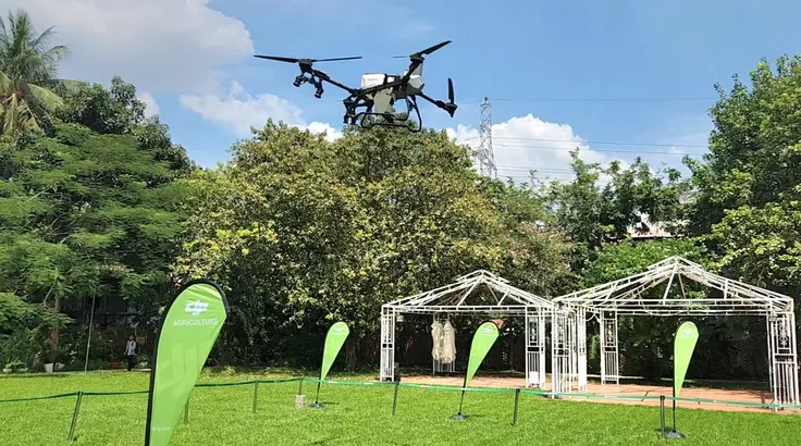 DJI Agriculture tiến hành cho bay thử thiết bị T55 trình diễn phun ngoài trời 