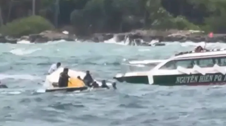 Lực lượng chức năng cứu hộ tại hiện trường