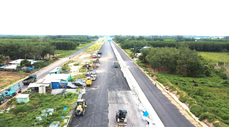 Dự án thành phần 3 đường Vành đai 3 - TPHCM qua TP Đồng Nai đang bước vào giai đoạn nước rút về đích. Ảnh: PHÚ NGÂN