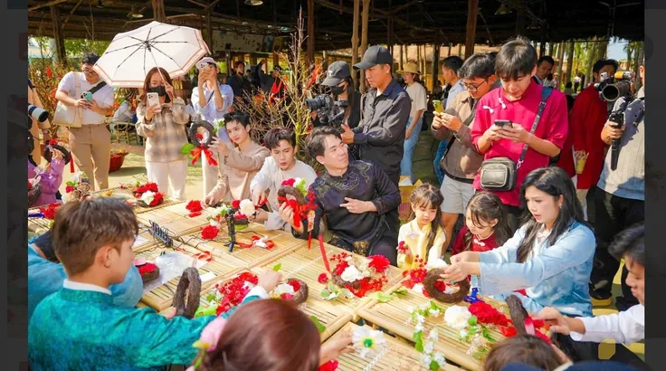  “Lễ hội trong lễ hội” thu hút 10.000 lượt khách trong đêm khai mạc