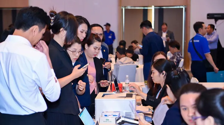 Nhà đầu tư giao dịch tại một dự án được mở bán