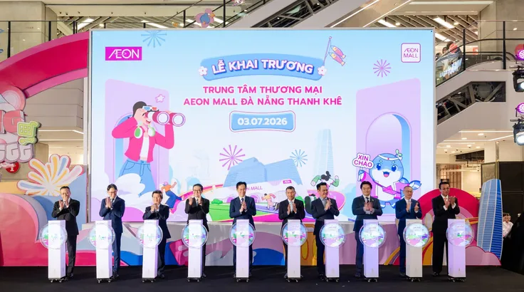 Các đại biểu cắt băng khánh thành