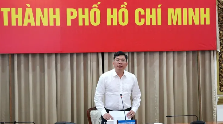 Phó Chủ tịch UBND TPHCM Hoàng Nguyên Dinh phát biểu tại cuộc họp 