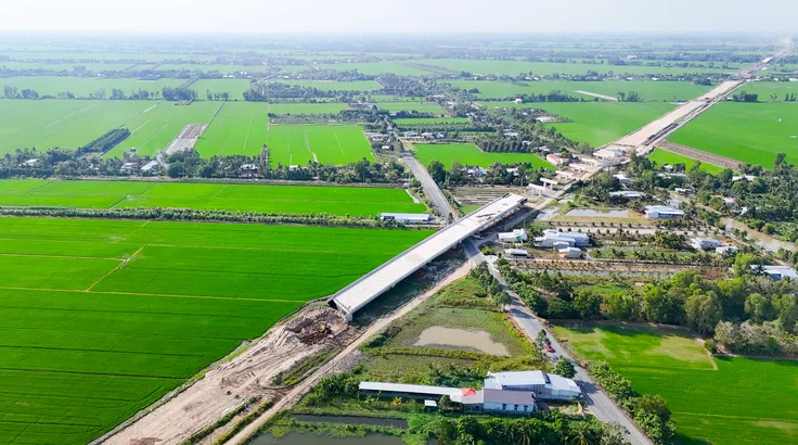 Cao tốc Châu Đốc - Cần Thơ - Sóc Trăng hiện còn thiếu gần 3 triệu m3 cát và hơn 2,4 triệu m3 đá