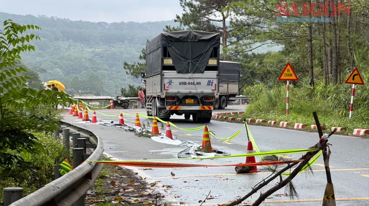 Khu vực vết nứt trên đèo Mimosa, ngày 28-9. Ảnh: ĐOÀN KIÊN
