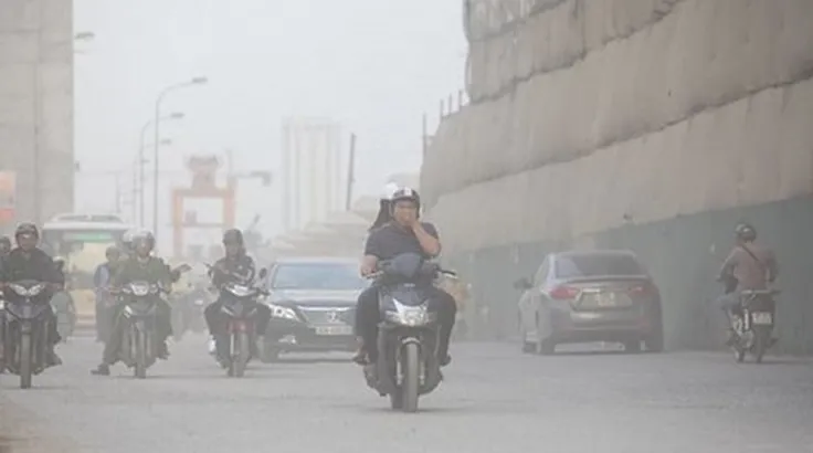 Nhiều nơi ô nhiễm không khí do hoạt động xây dựng, sản xuất công nghiệp, đốt rác thải và rơm rạ. Ảnh minh họa