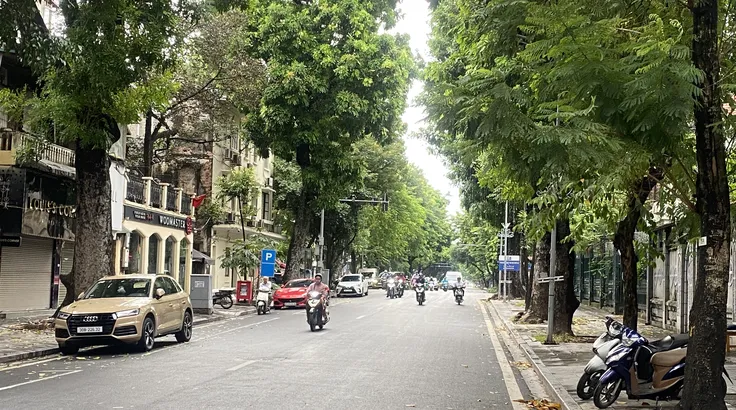 Hà Nội se lạnh, trời nhiều mây, có mưa nhỏ, sáng sớm 5-10. Ảnh: PHÚC HẬU