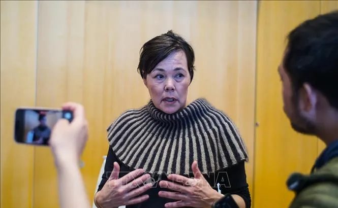 Bà Vivian Motzfeldt phát biểu với báo giới tại Nuuk. Ảnh tư liệu: THX/TTXVN