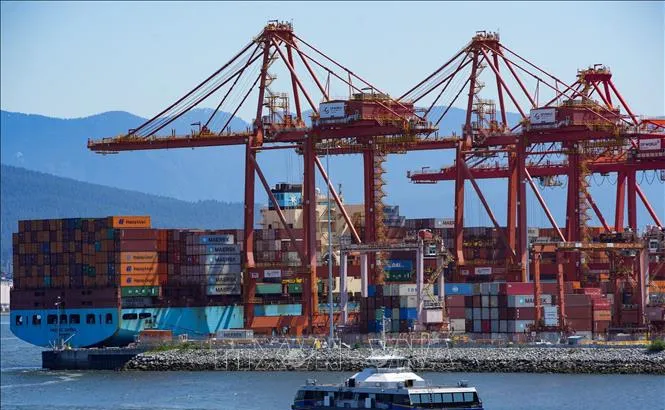 Quang cảnh cảng hàng hóa tại Vancouver, Canada. Ảnh minh họa: THX/TTXVN