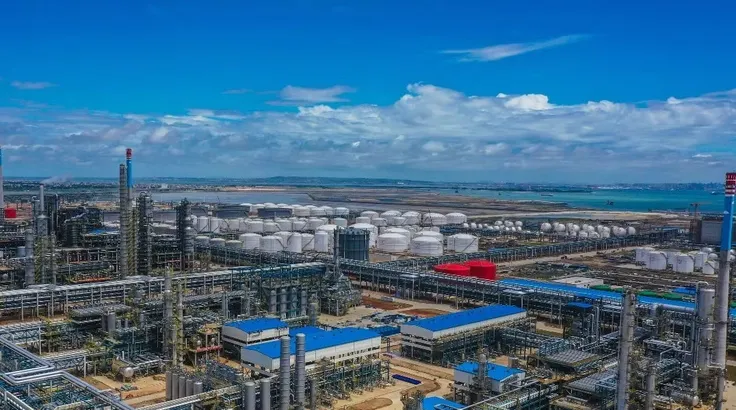 Tổ hợp lọc hóa dầu Zhongke tại Trạm Giang, Trung Quốc. Ảnh: Zhongke /China Daily
