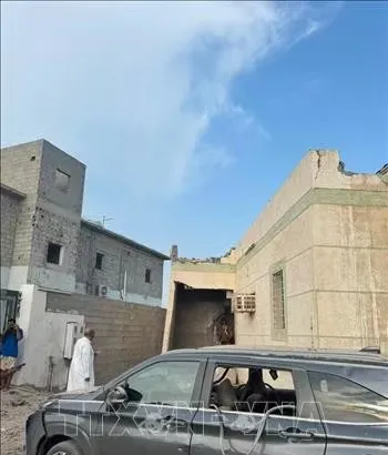 Một tòa nhà bị hư hại sau cuộc tấn công tại Jazan, Saudi Arabia. Ảnh: THX/TTXVN phát