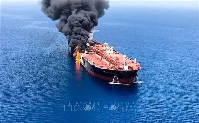 Tàu chở dầu MV Sounion treo cờ Hy Lạp bị tấn công trên Biển Đỏ ngày 21-8-2024. Ảnh minh họa: IRNA/TTXVN
