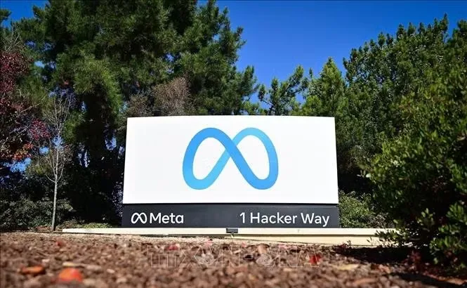 Biểu tượng Meta tại trụ sở của Tập đoàn ở Menlo Park, California, Mỹ. Ảnh: Anadolu Agency/TTXVN