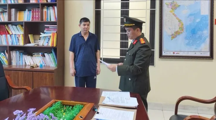 Khởi tố 2 đối tượng làm giả giấy khám sức khỏe 